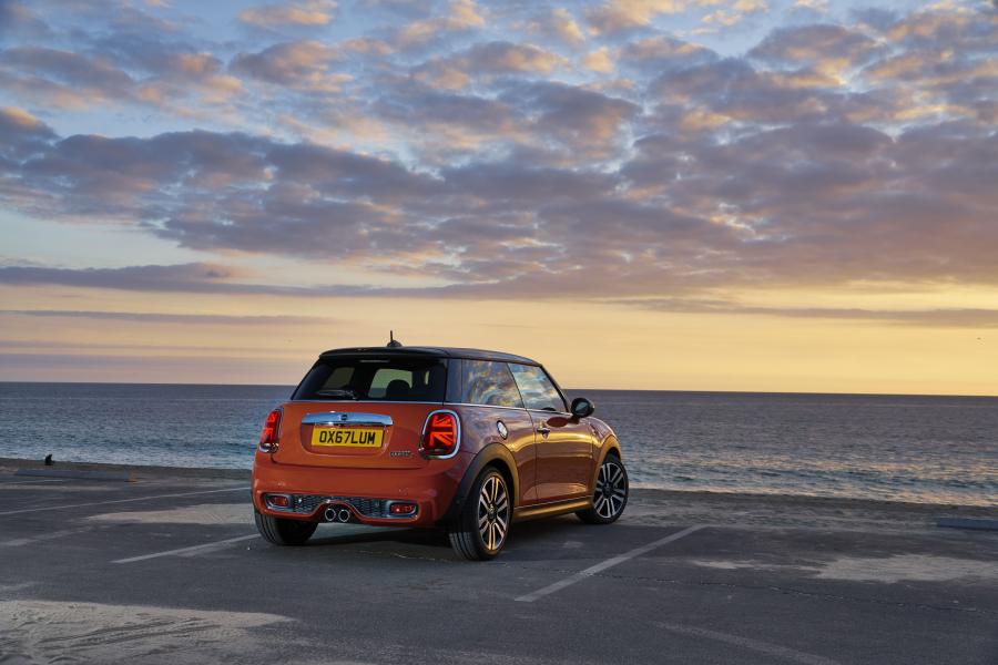  Mini Cooper S (F56) 2018 года  (WW) (фото 15 из 196)